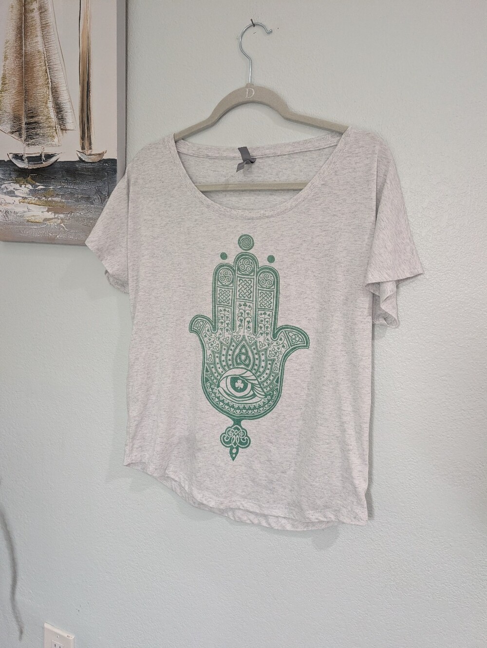 Light Gray Graphic Hamsa Tee - Next Level Apparel T-shirt Size Medium